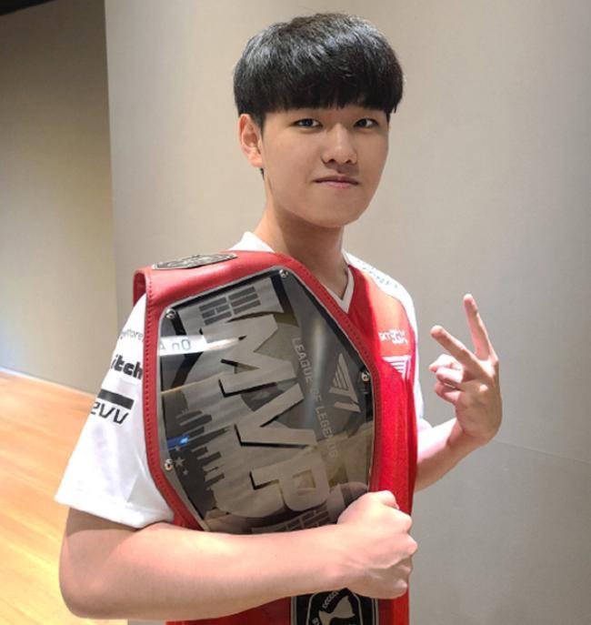 的压力下屡 的压力下屡